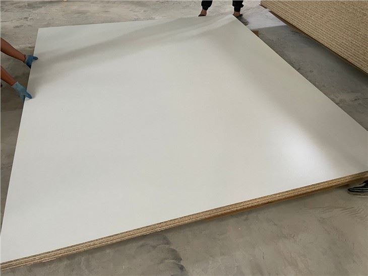 Big Size 2100mmx2800mm Melamine Faced Particle Board Standard Boards For South America